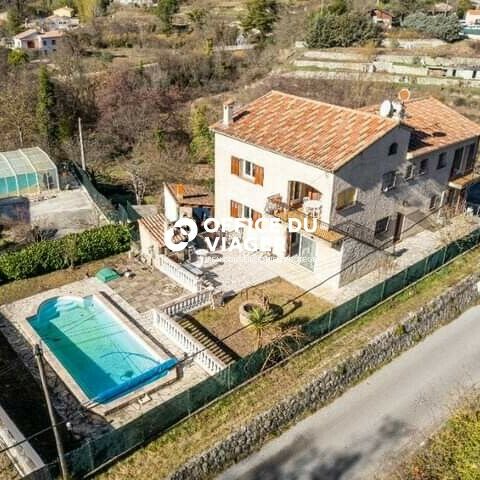 Maison - 8 pièces - 290 m²