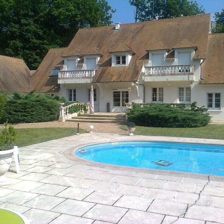 Maison - 8 pièces - 250 m²
