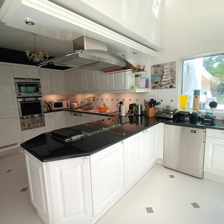 Maison - 8 pièces - 250 m²