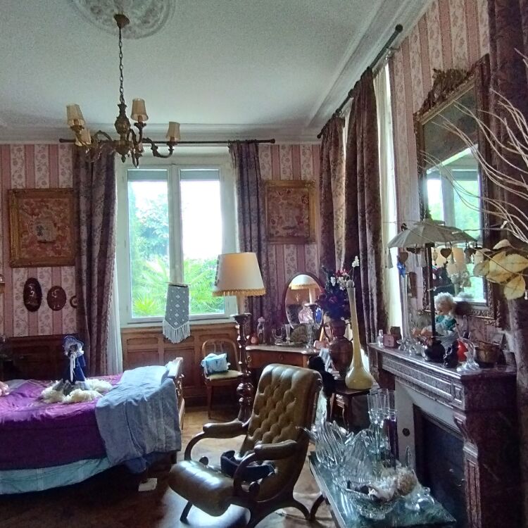 Maison - 8 pièces - 330 m²