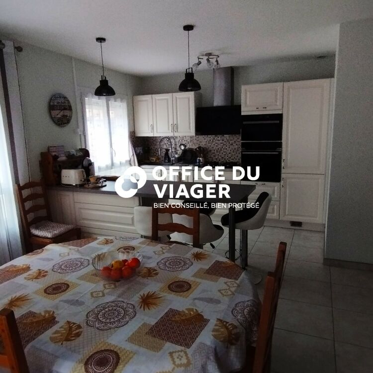 Immeuble - 2 commerces - 7 appartements - 460 m²