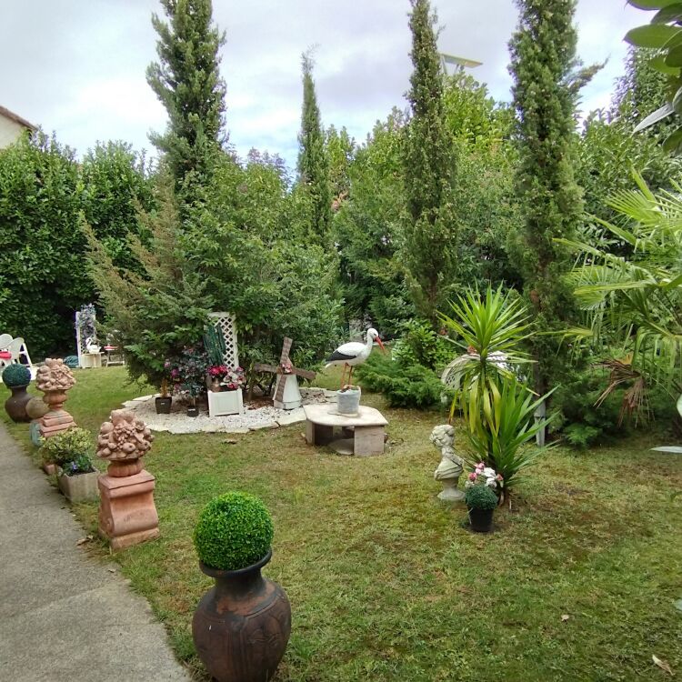 Maison - 8 pièces - 330 m²