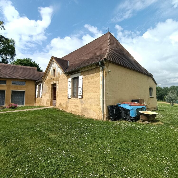 Maison - 7 pièces - 292 m²