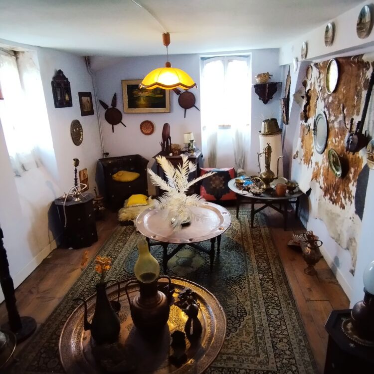 Maison - 8 pièces - 330 m²