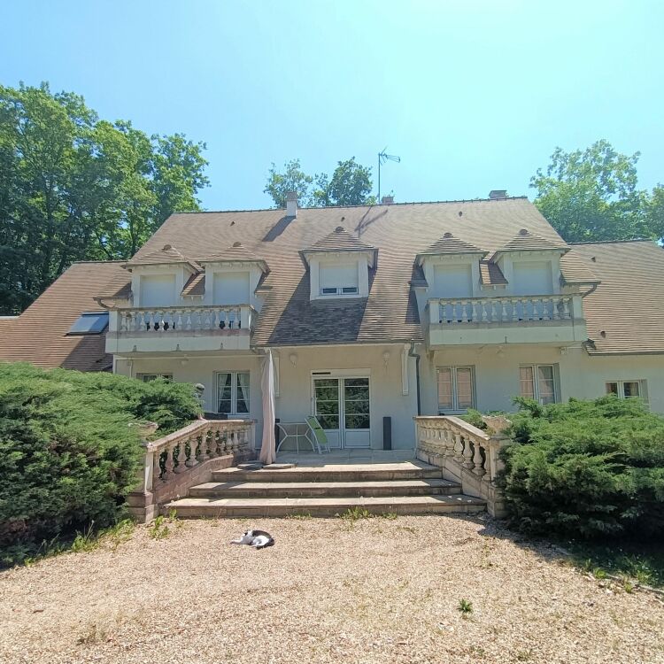 Maison - 8 pièces - 250 m²