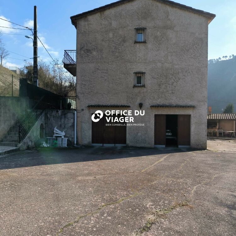 Maison - 8 pièces - 290 m²