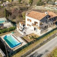 Maison - 8 pièces - 290 m²