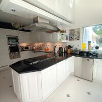 Maison - 8 pièces - 250 m²