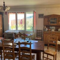 Maison - 6 pièces - 214 m²
