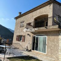 Maison - 8 pièces - 290 m²