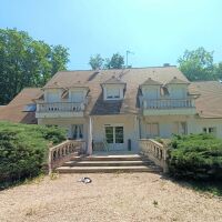 Maison - 8 pièces - 250 m²